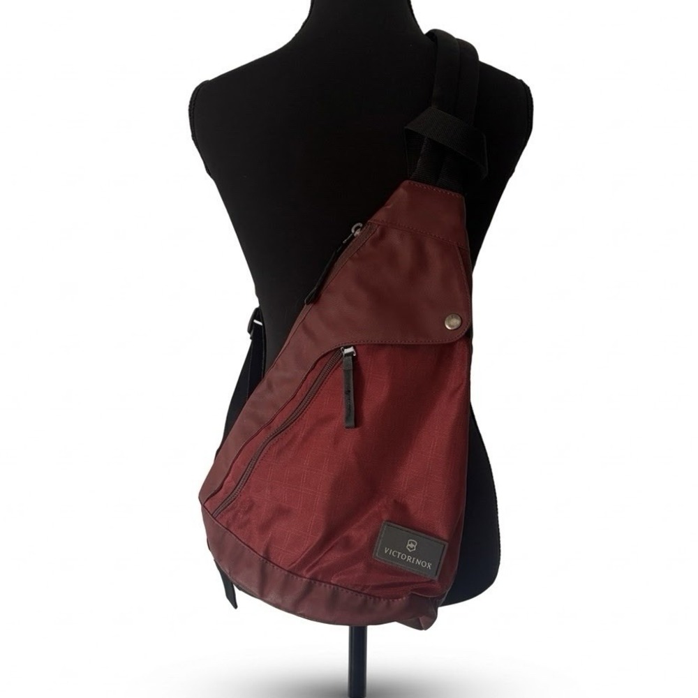 Victorinox Sling Backpack Crossbody Messenger Bag Swiss Army Red / Black Travel